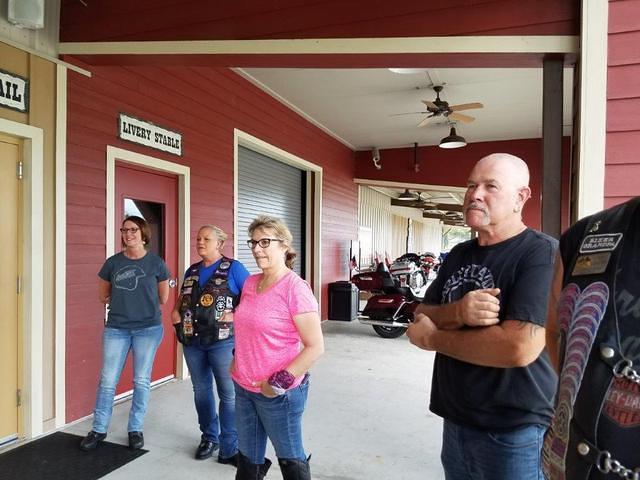 Tina - TNDR Anthonys Pizza 08-15-2017 (11)