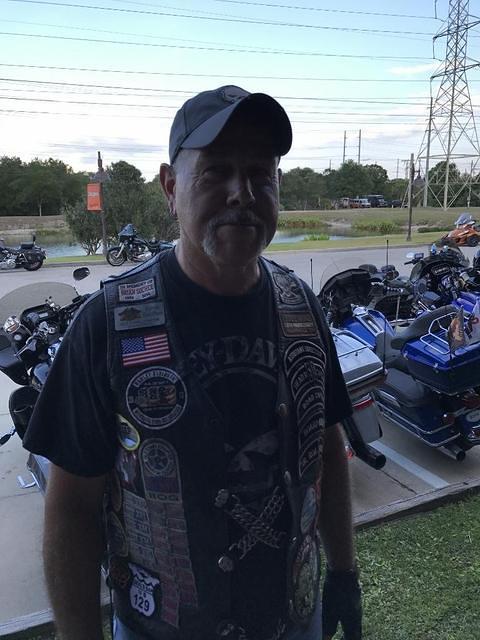 Ron - TNDR Hooters 05-16-2017 (11)