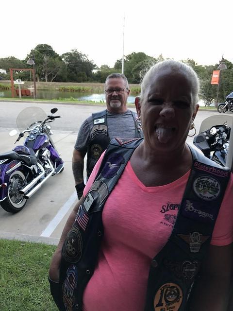 Ron - TNDR Hooters 05-16-2017 (12)