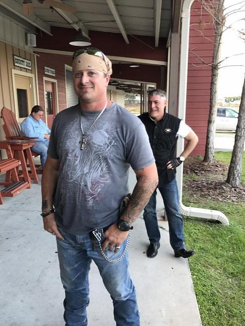 Ron - TNDR Hooters 05-16-2017 (14)