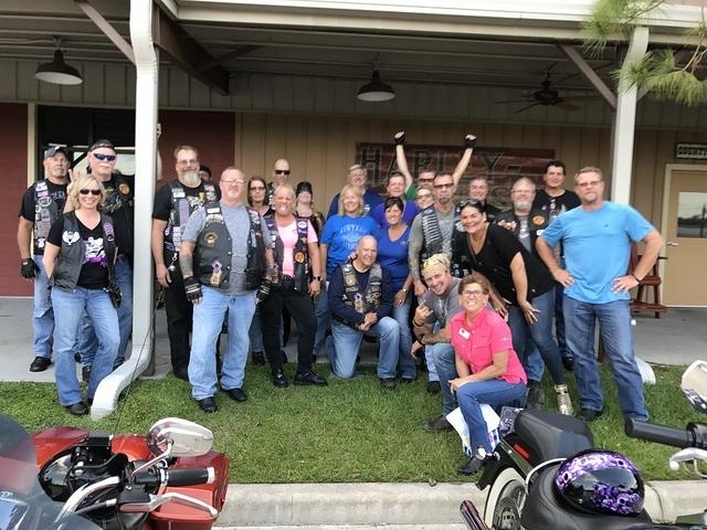 Ron - TNDR Hooters 05-16-2017 (18)