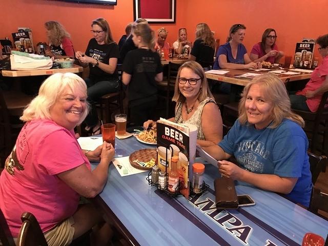 Ron - TNDR Hooters 05-16-2017 (24)