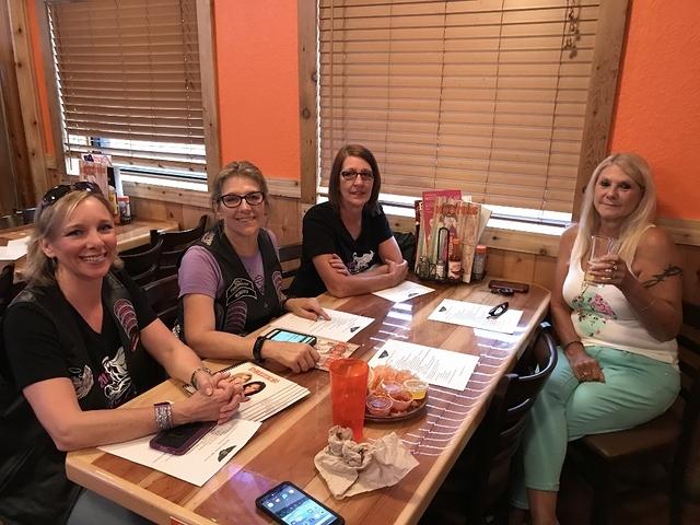 Ron - TNDR Hooters 05-16-2017 (25)