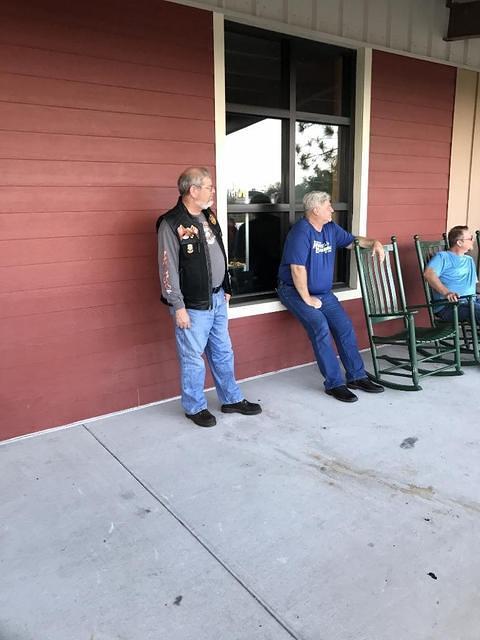 Ron - TNDR Hooters 05-16-2017 (5)