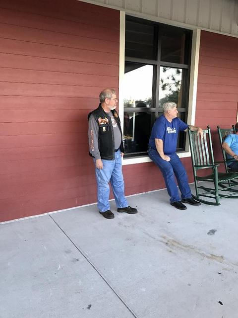 Ron - TNDR Hooters 05-16-2017 (6)