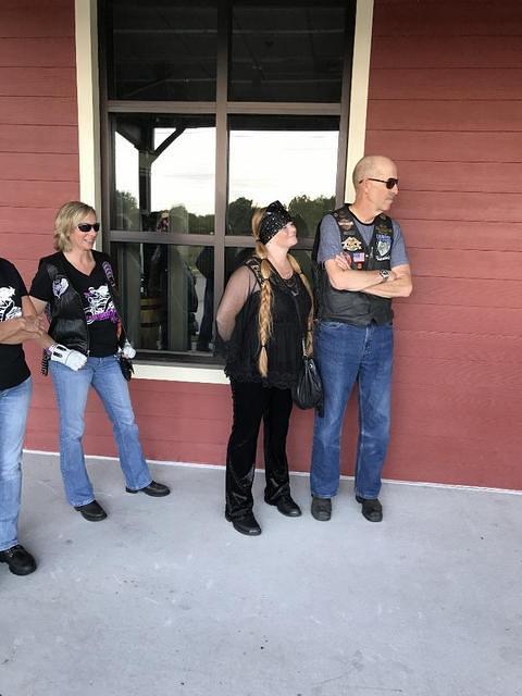Ron - TNDR Hooters 05-16-2017 (7)