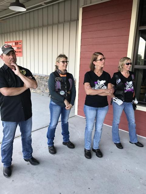 Ron - TNDR Hooters 05-16-2017 (8)